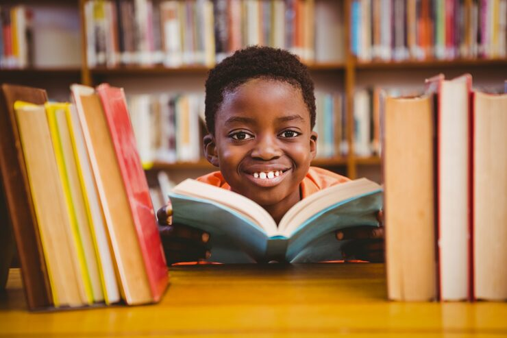 Bibliothèque numérique DONIBLON avec livres et tablette - Doniblon